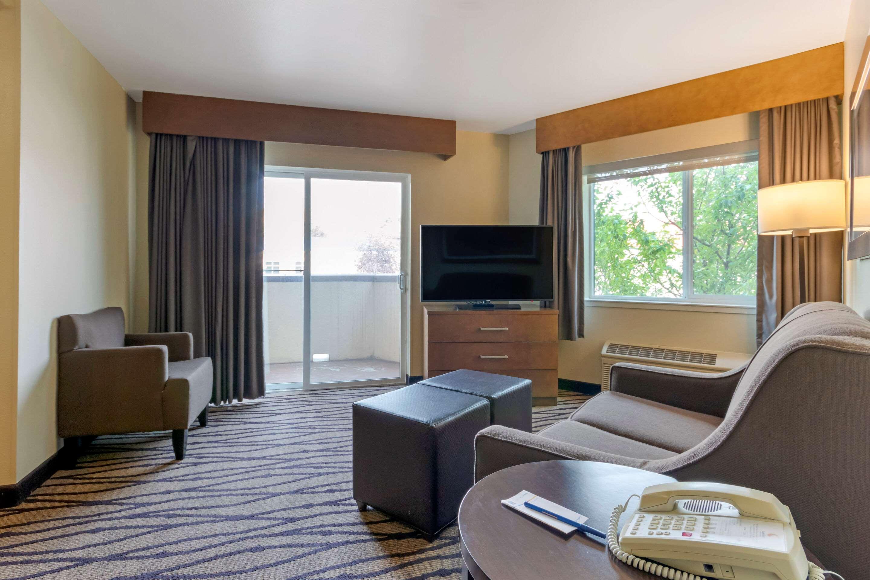 גרייט פולס Comfort Inn & Suites Market - Airport מראה חיצוני תמונה