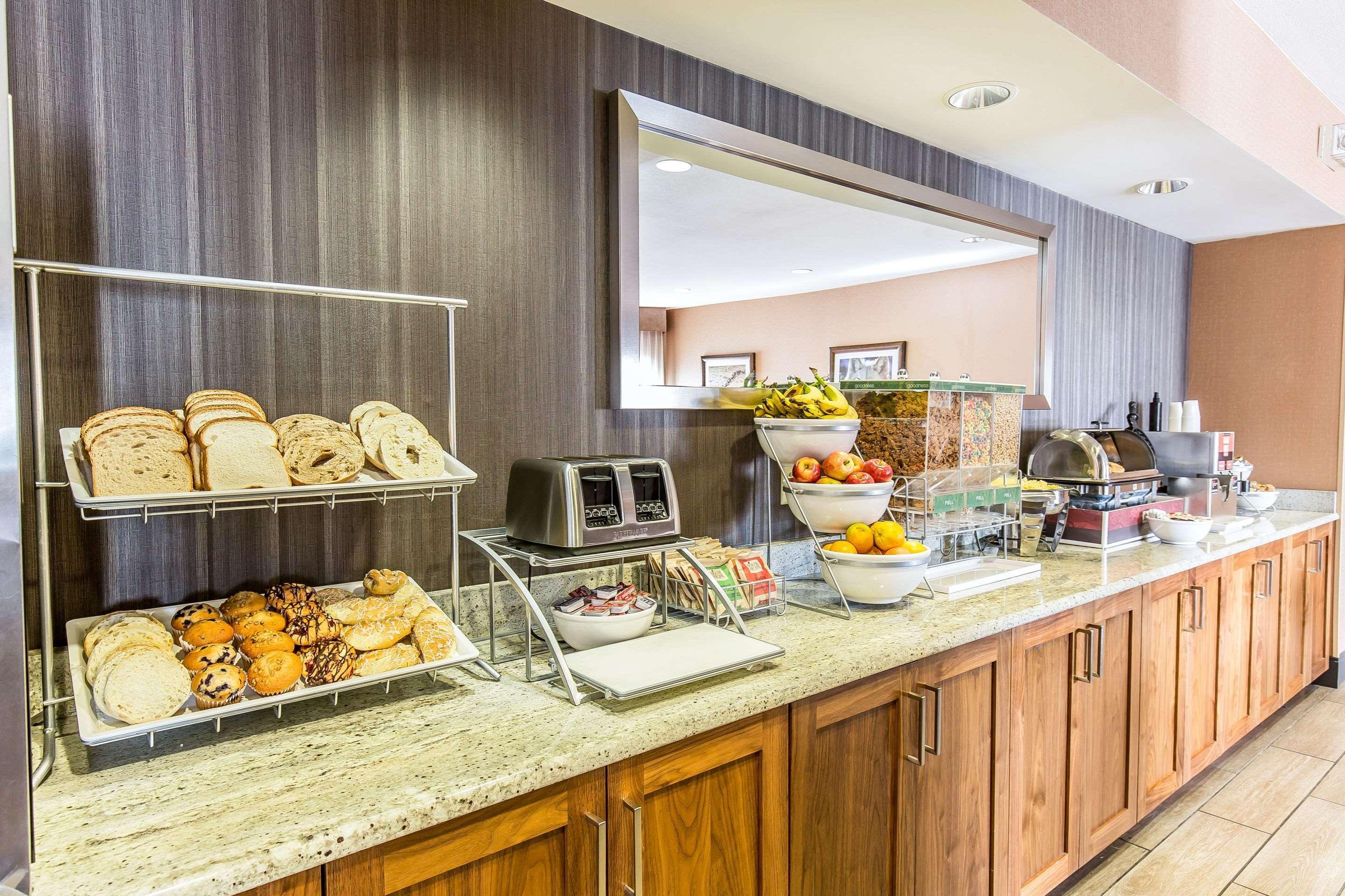 גרייט פולס Comfort Inn & Suites Market - Airport מראה חיצוני תמונה